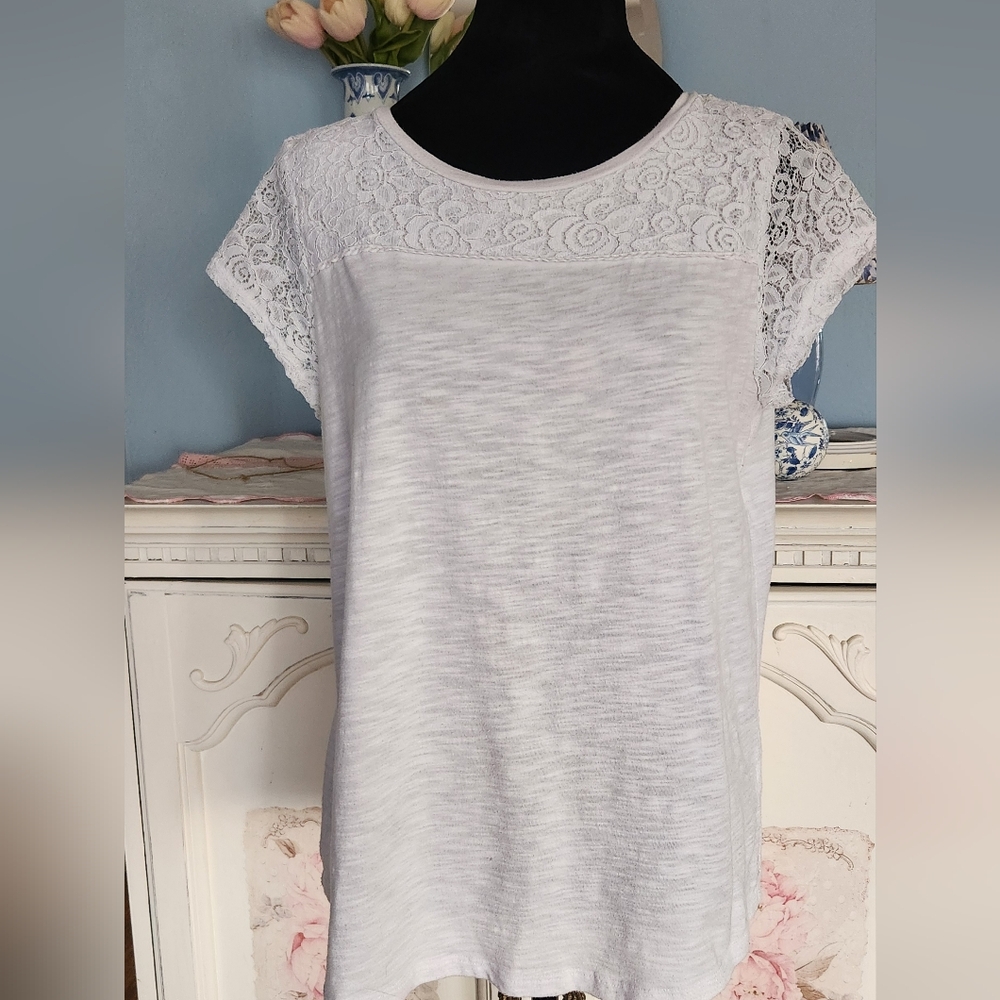 Liz Claiborne White Lace Cap Sleeve T-shirt